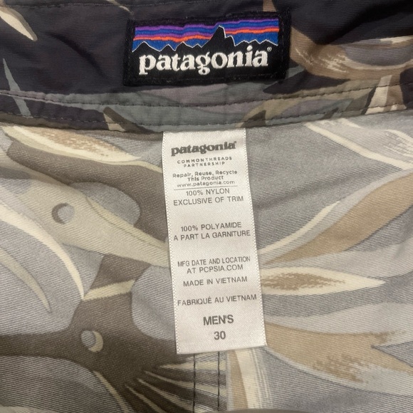 Patagonia Swim Trunks Men 30 Blue Floral Bird Of Paradise Wavefarer Board Shorts - Picture 3 of 9